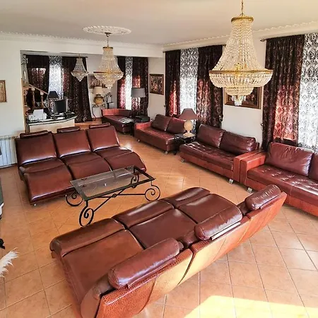 Crystal Residence Apartment *