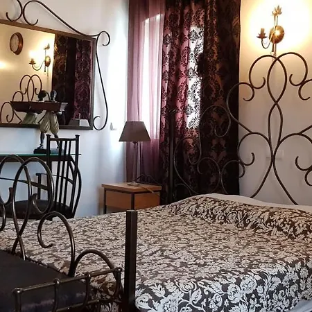 Crystal Residence Apartment *